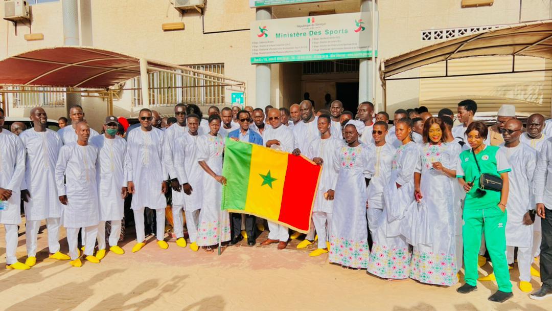 Remise drapeau pour les jeux islamiques de Konya 2021 par le ministre des sports monsieur Matar BA